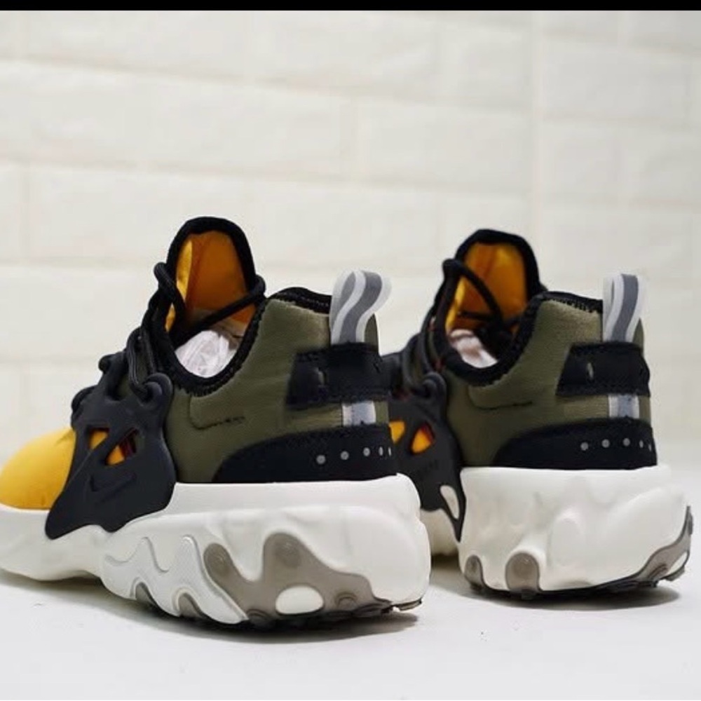 Nike Air React Presto Mid Utility
Menβs Nike Colorful Patterned Fabric - Picture 5 of 7